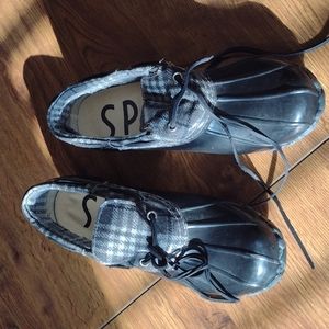 SPORTO DUCK ORIGINAL ANKLE BOOTS.   STEEL SHANK. EXCELLENT CONDITION.